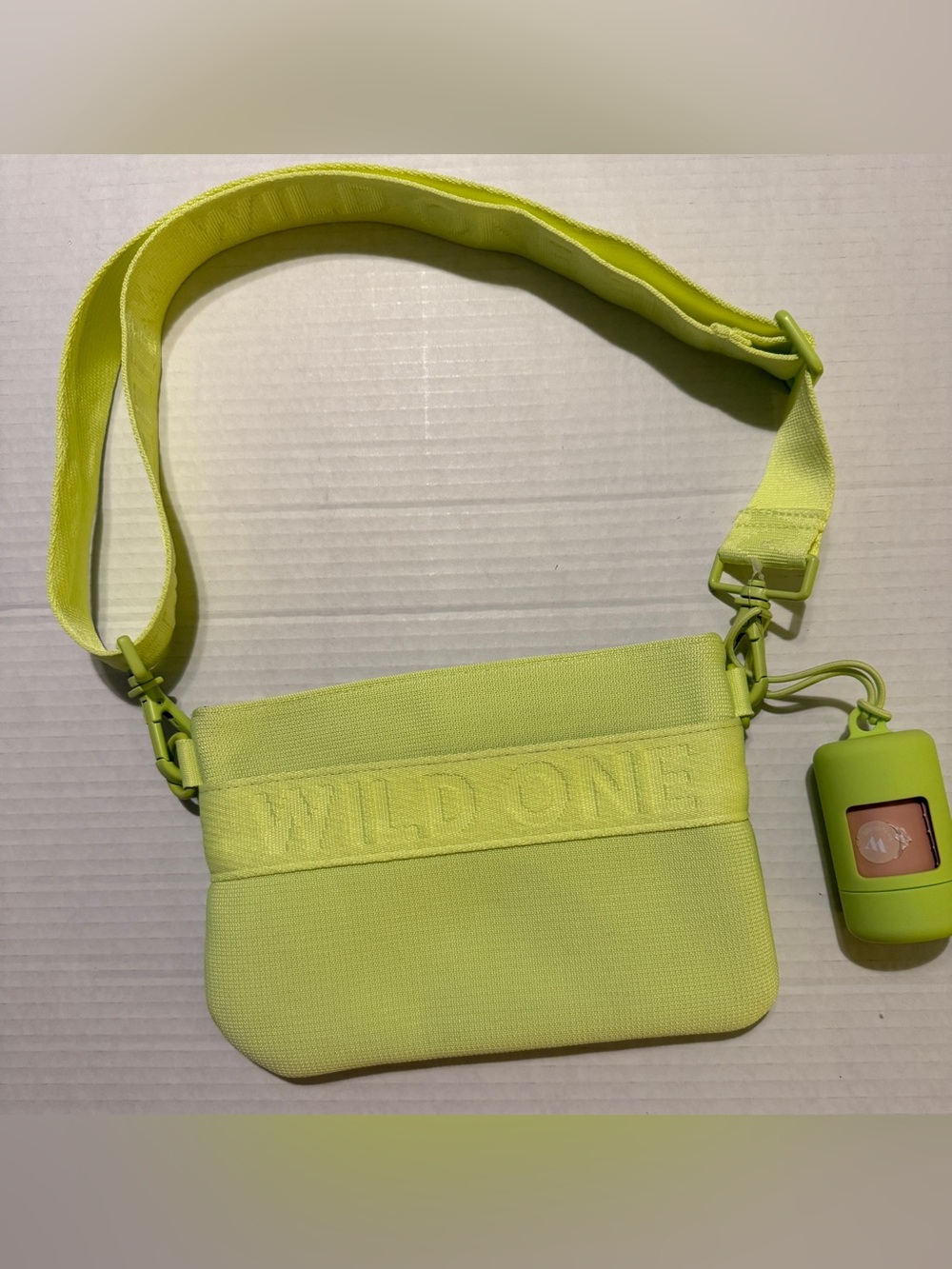 Wild One Treat Pouch Limited Edition Limeade Neon Green Poop Bag Dispenser NWOT